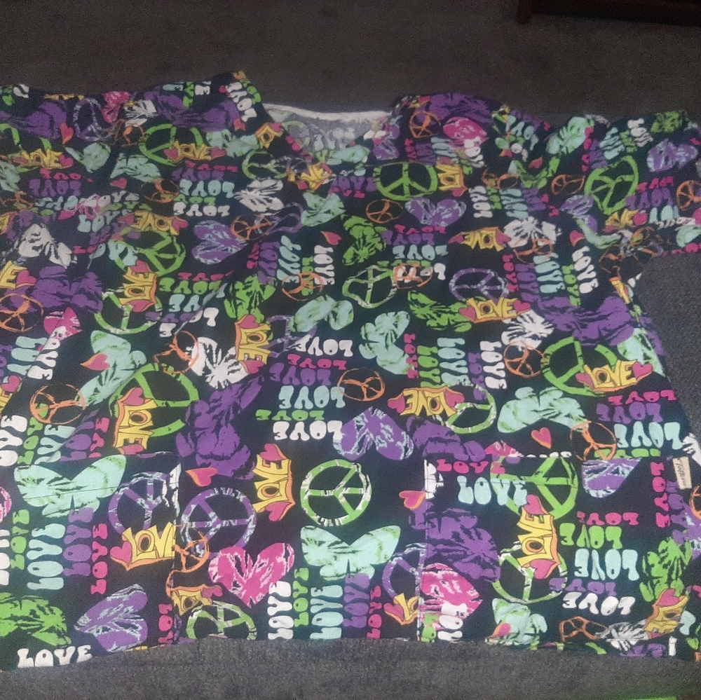Peace pattern scrub top